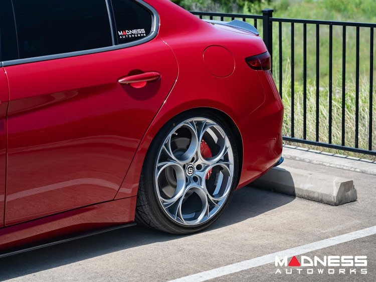 Alfa Romeo Giulia Custom Wheels FONDMETAL Silver Face SCUDERIA20